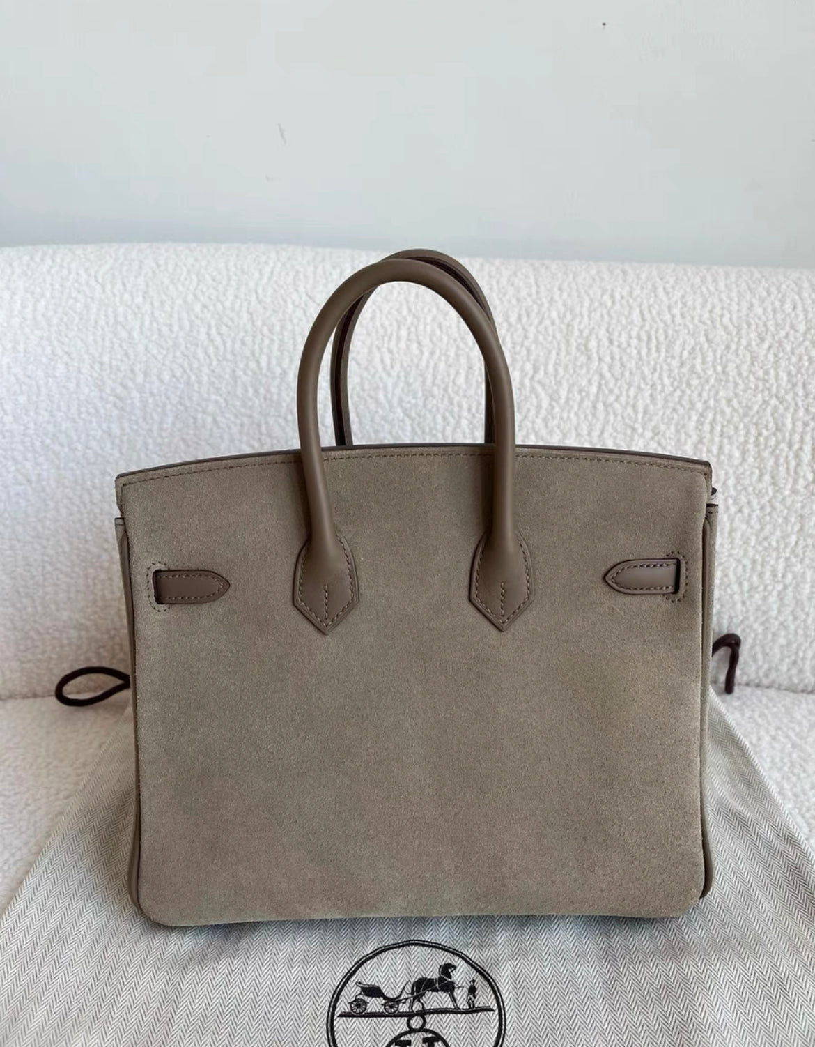 HERMÈS Birkin 25 handbag in Etoupe Doblis Suede leather and Swift leather with Palladium hardware