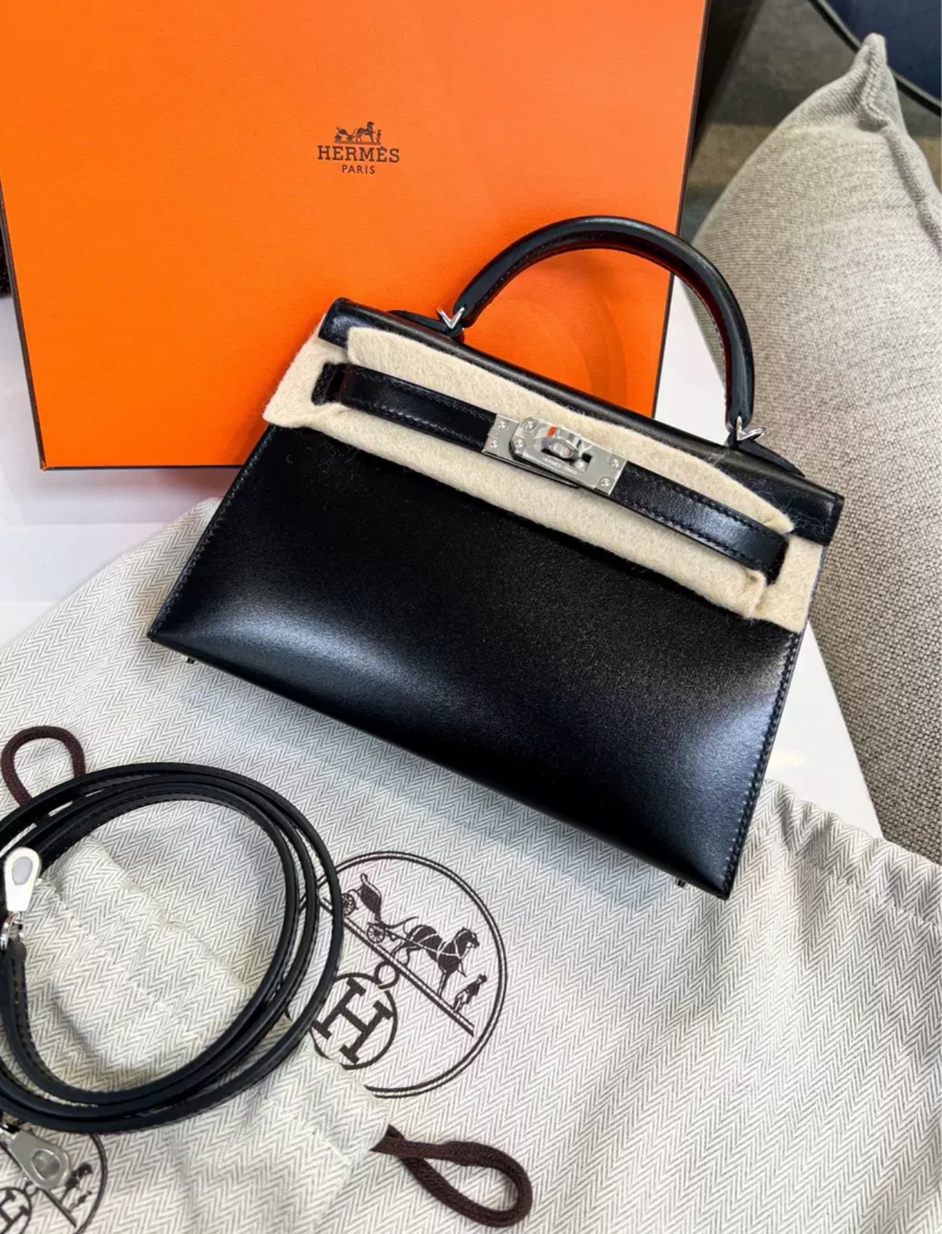 Hermès Mini Kelly Black Box Leather Palladium Hardware – Wararni.com