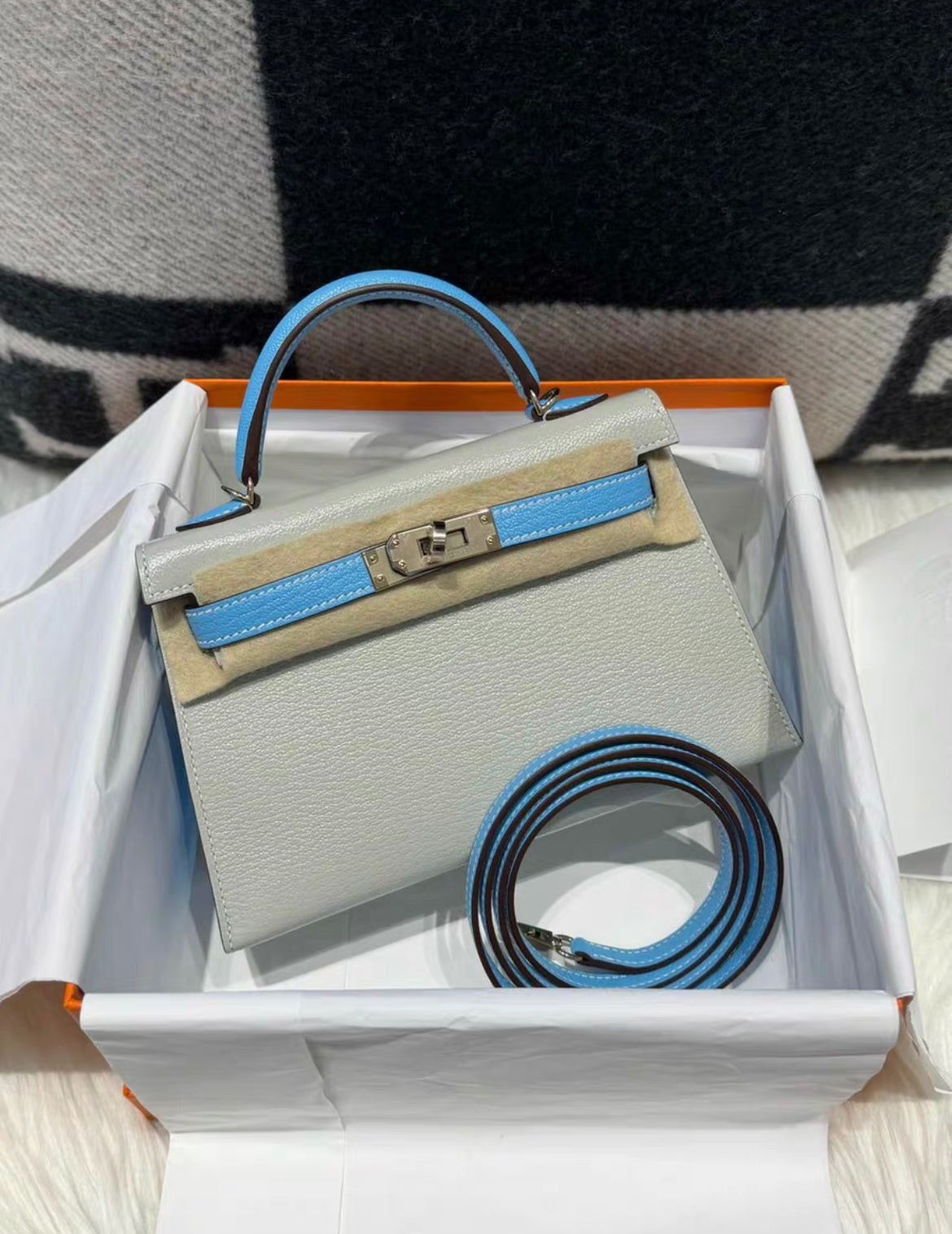 Hermès Special Order (HSS) Kelly 20 Nata and Bleu Chevre Gold