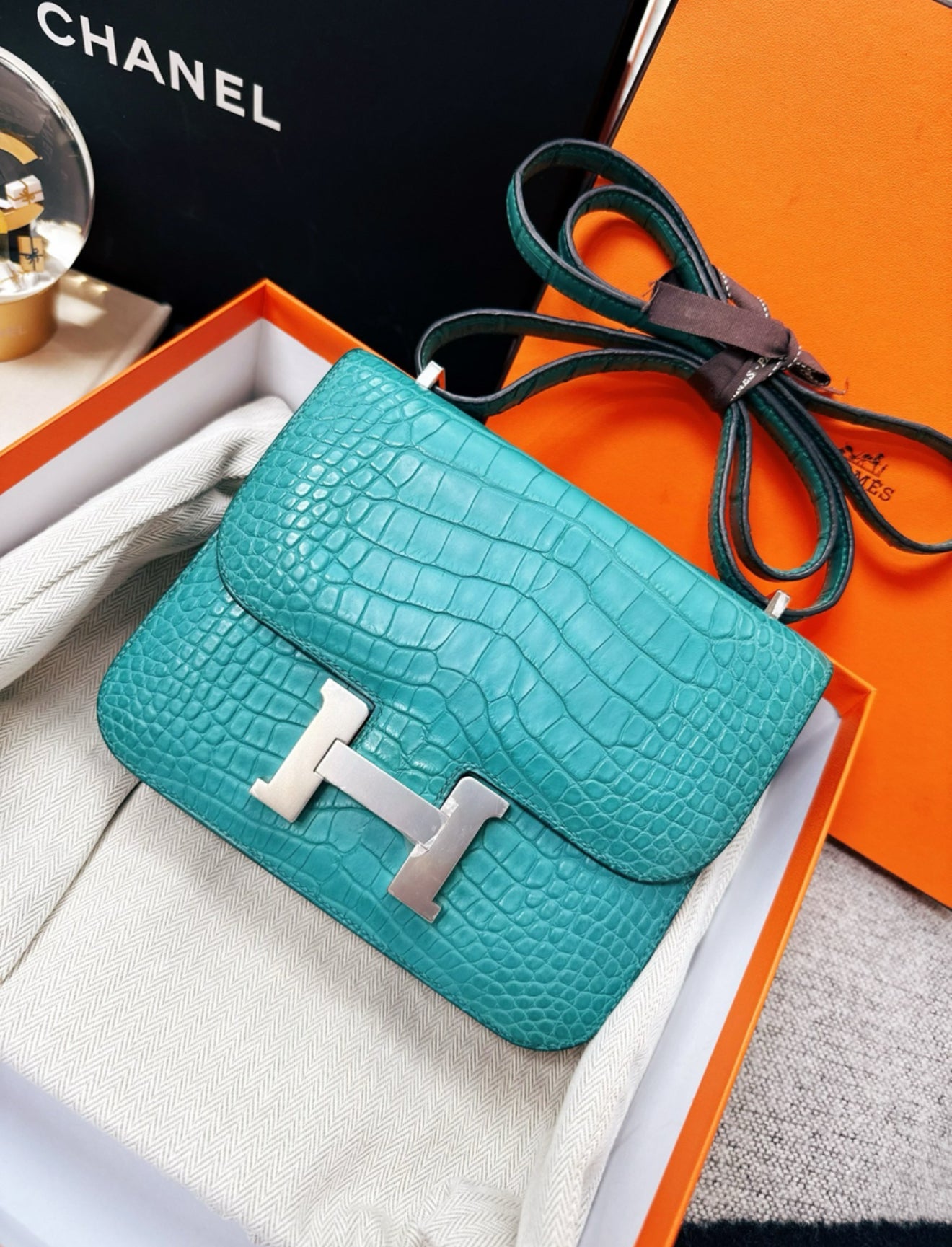 Hermès Constance 19 Bleu Paon Matte Alligator Leather Palladium