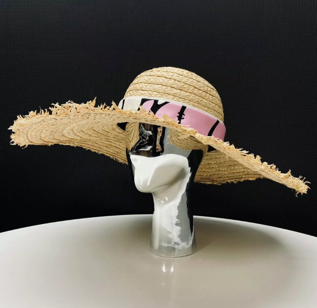 新品未使用　Chapeau d' O ラメシルクマリンキャス　麦わら　春夏 Chanel 22S Beige & Multicolor Straw & Silk Wide-Brimmed Hat
