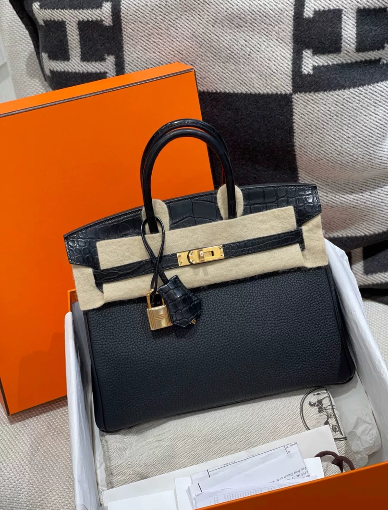 Hermès Birkin 25 black Shiny Alligator Touch Gold Hardware