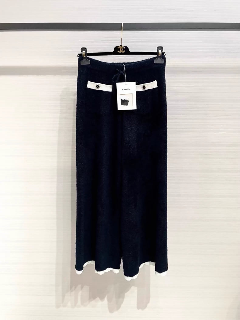 Chanel 26C Dark blue and black top and pants set