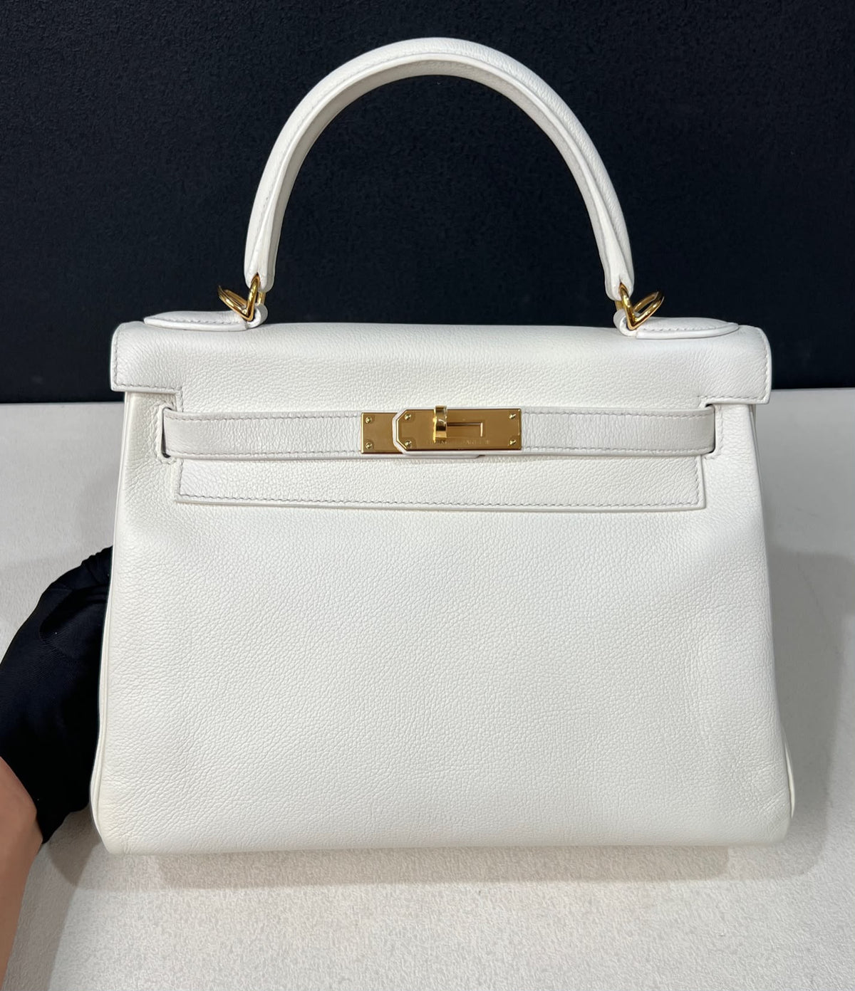 Hermes Kelly 28 white clemence gold hardware stamp Z
