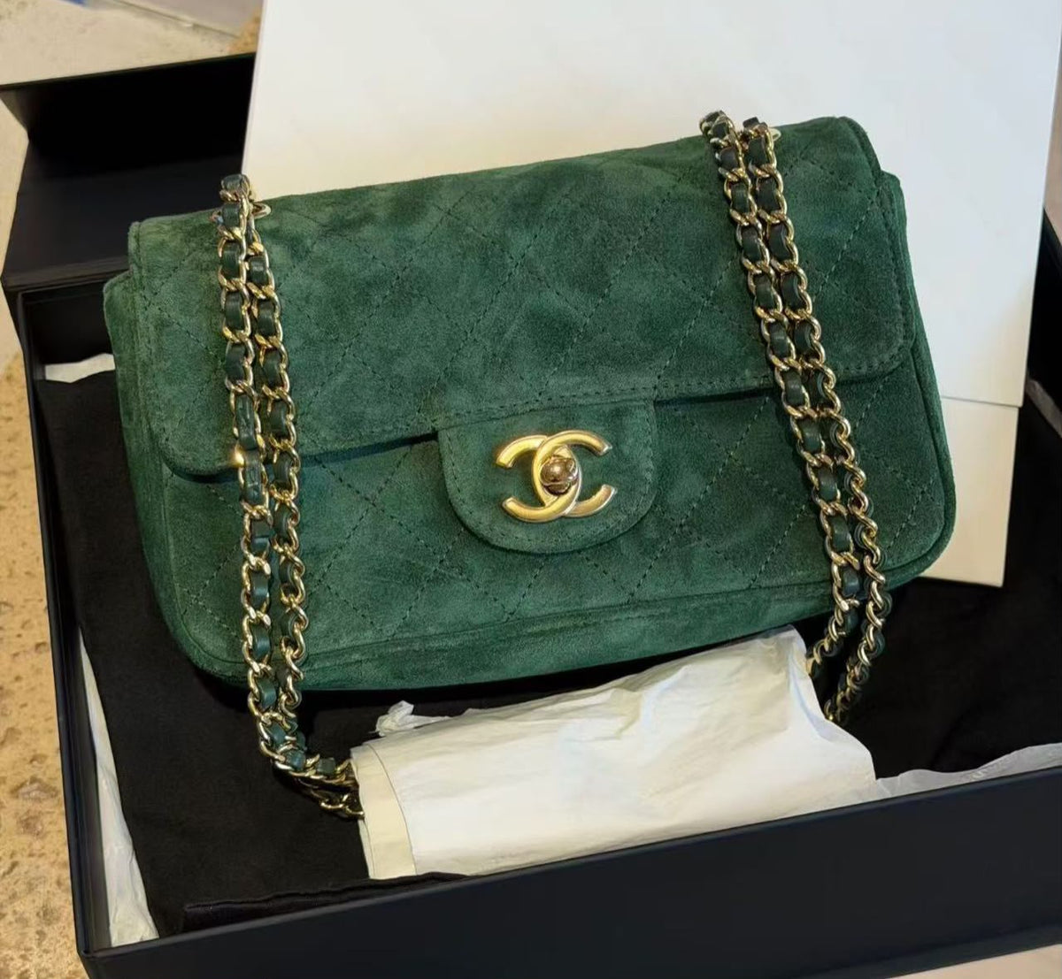 Chanel 25K hobo maxi in green suede bag 46cm x 40cm