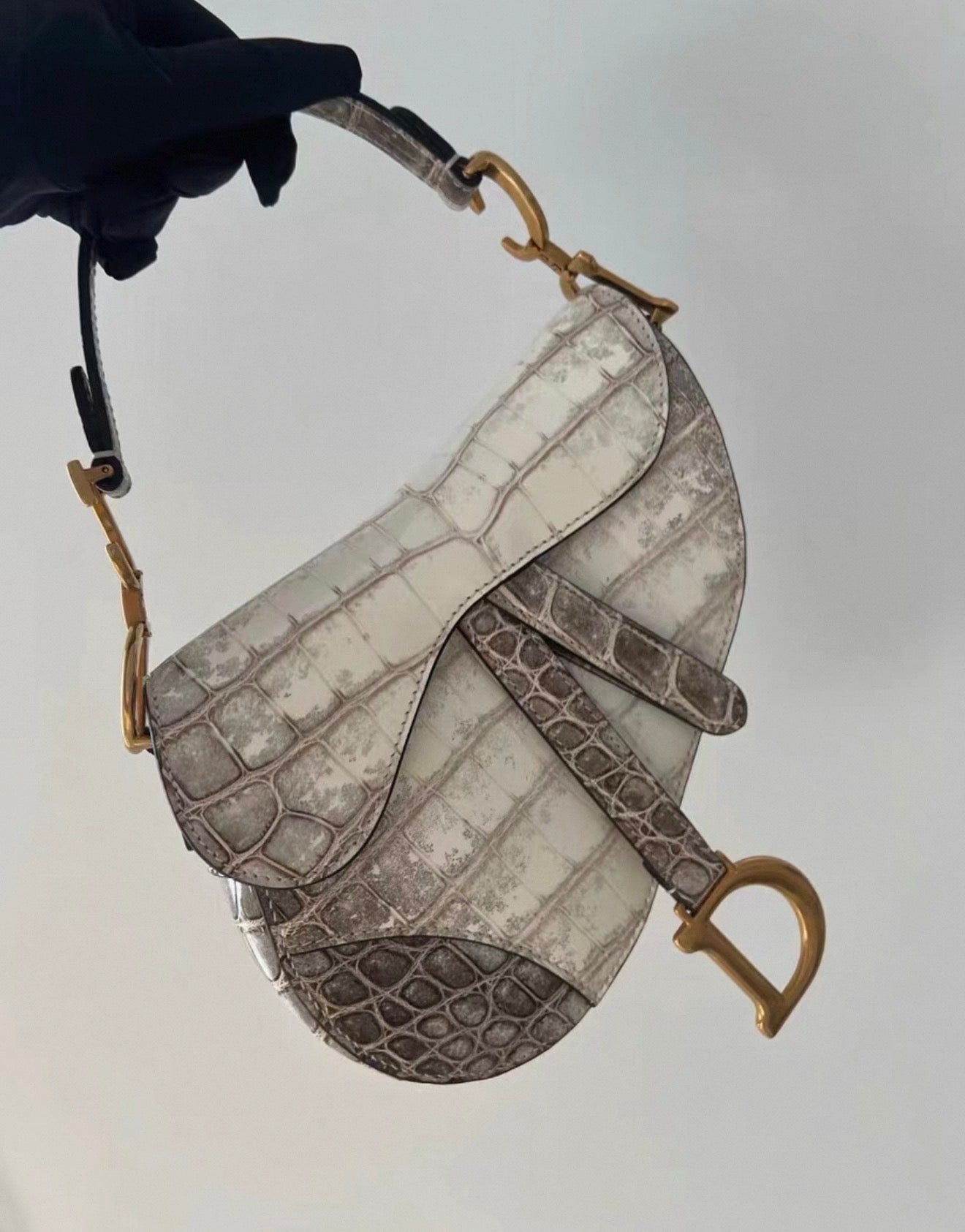 Christian Diorアイボリー クロコ型押し ショルダーバッグ Dior Himalaya crocodile leather saddle bag gold hardware – Wararni.com
