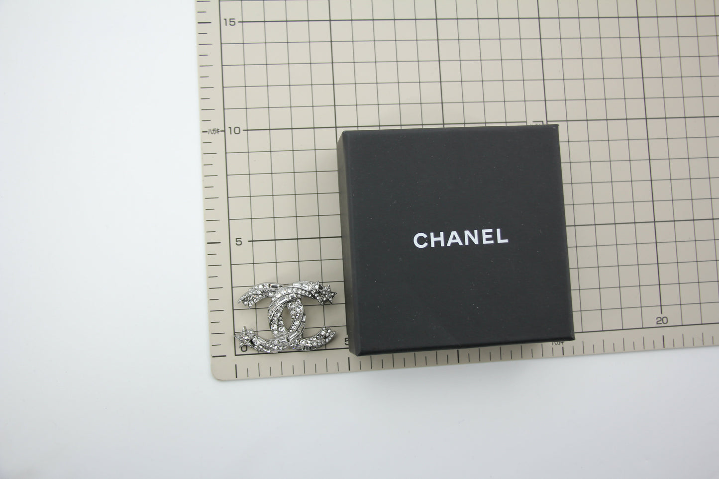 Chanel C21S Rhinestone Metallic Silver Star Twisted Brooch