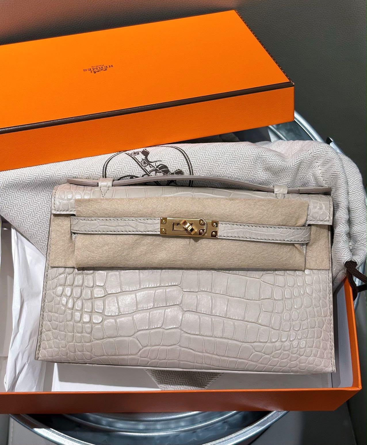 Hermès Kelly Pochette Beton Matte Alligator Gold hardware