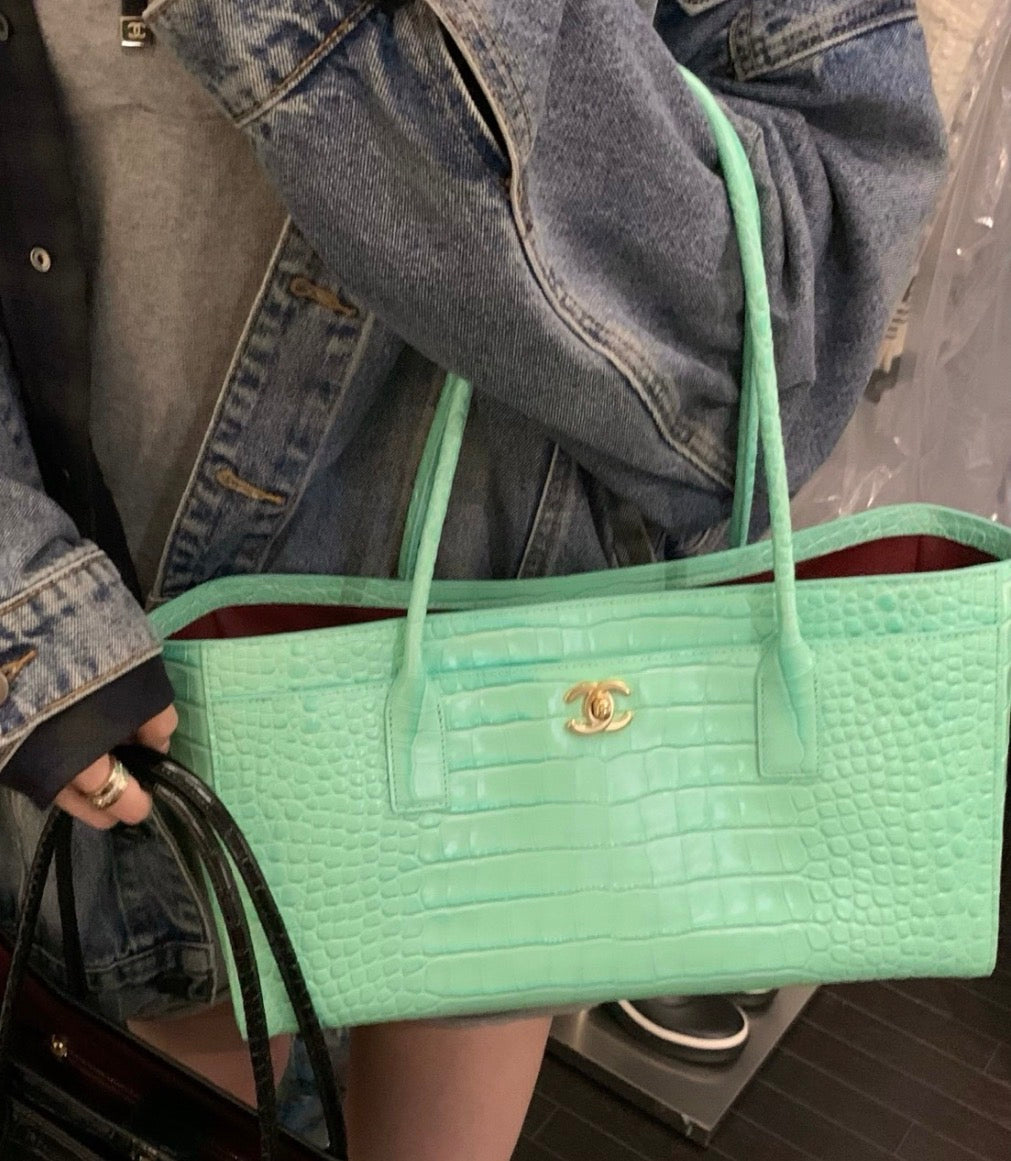 Chanel 26S Green shopping bag Crocodile embossed calfskin leather with gold hardware