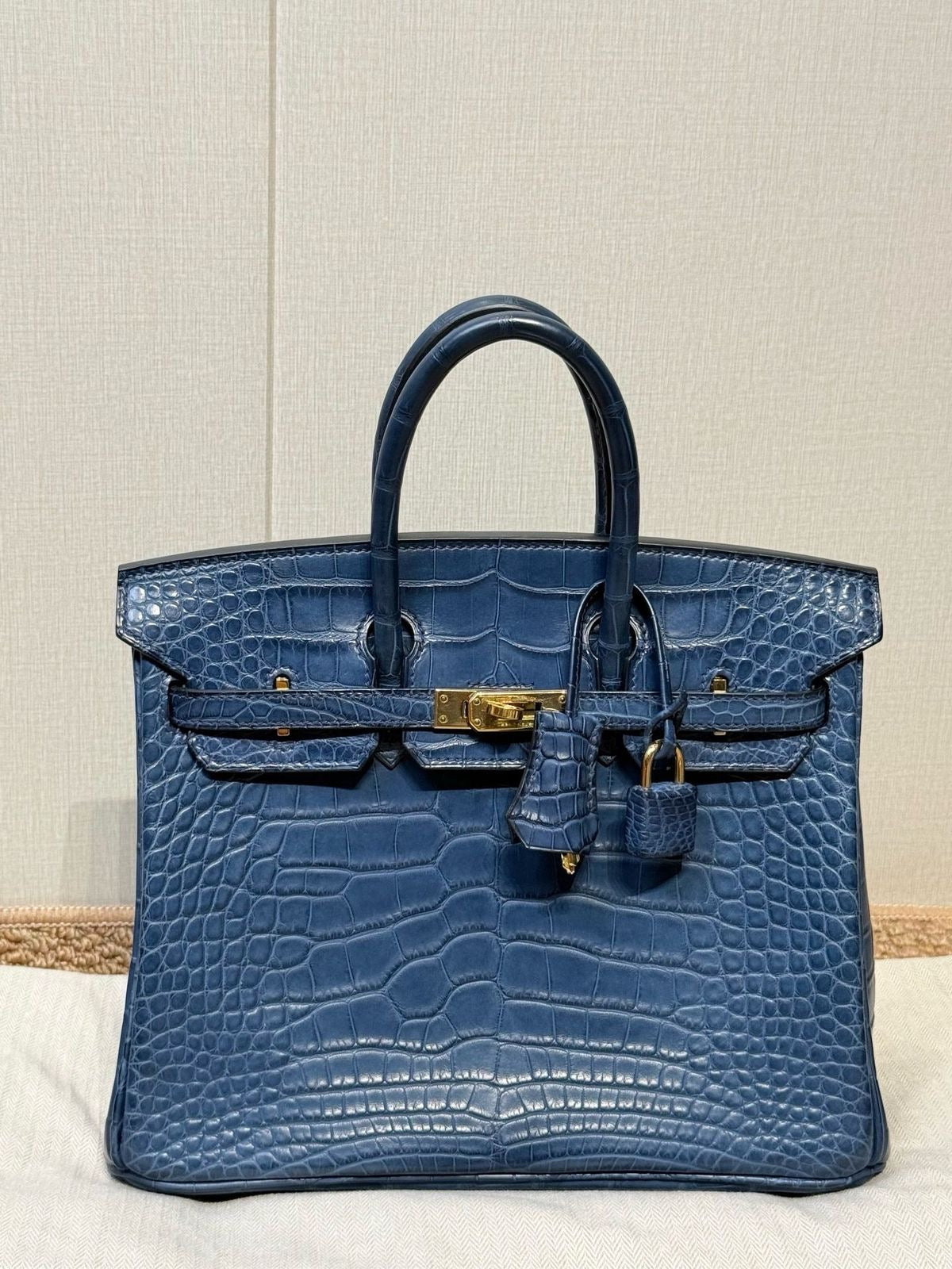 Hermes Birkin 25 Bleu Royale Matte Alligator Gold hardware
