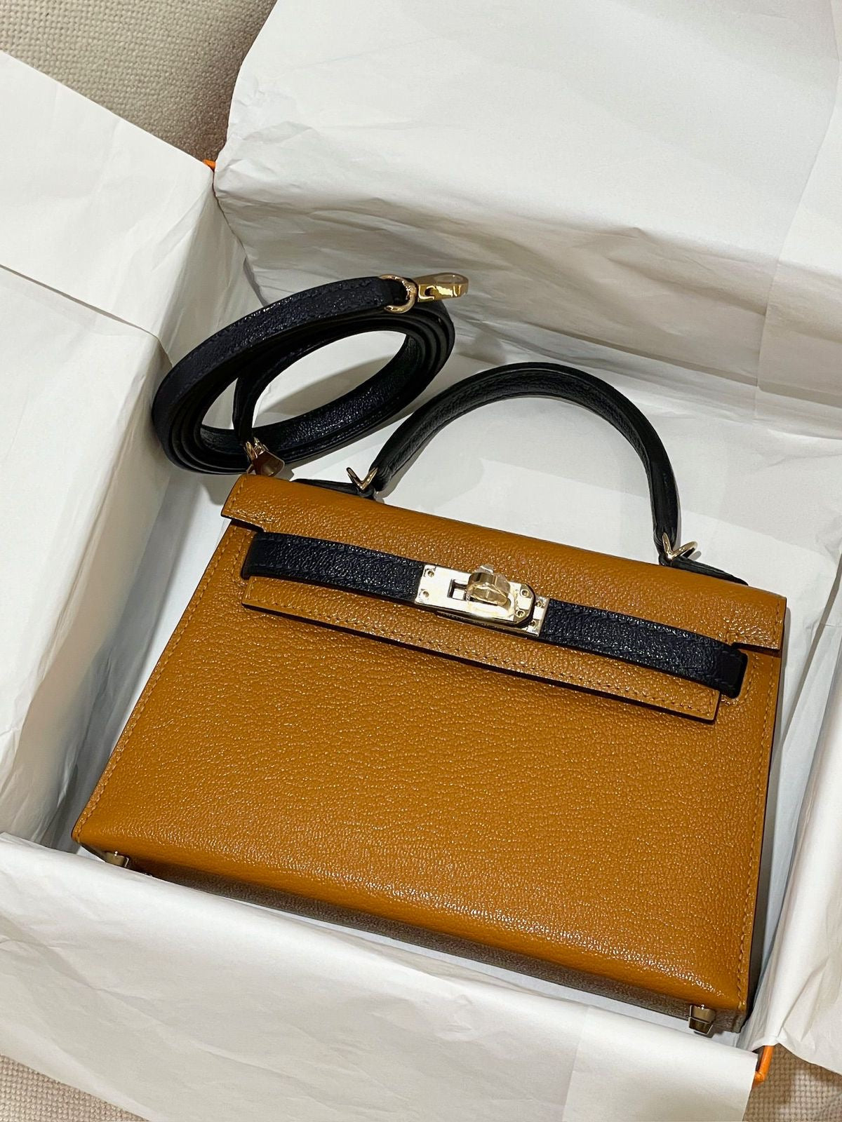 Hermes Kelly 20 HSS Caramel/Bleu Indigo Chevre leather Permabrass hardware