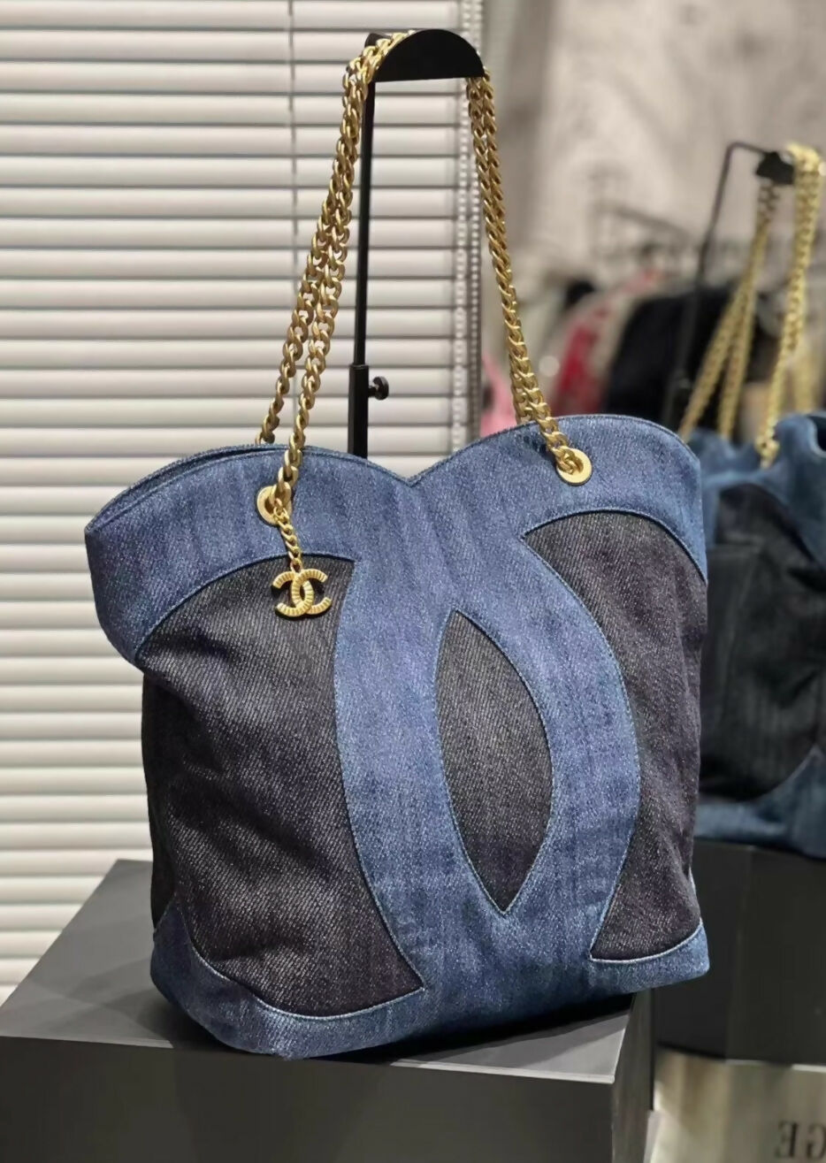 Chanel 23P Navy Denim Tote Bag Navy blue – Wararni.com