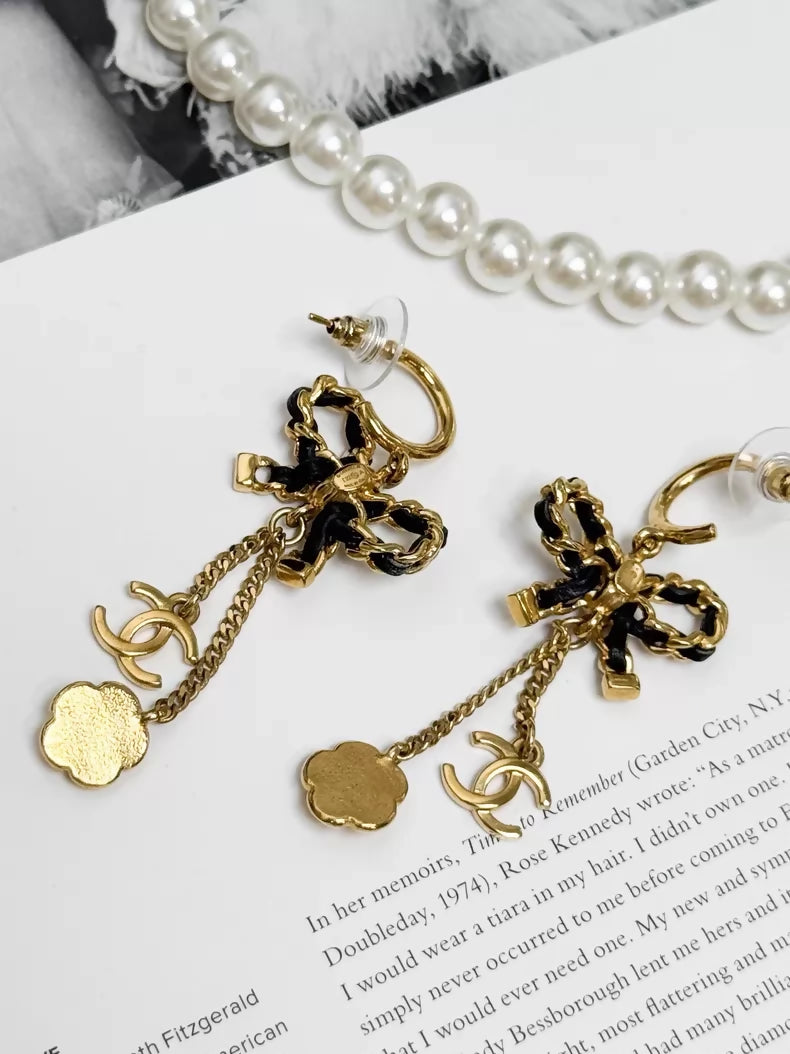 Chanel Métiers d'Art black and gold leather chain with bow earrings