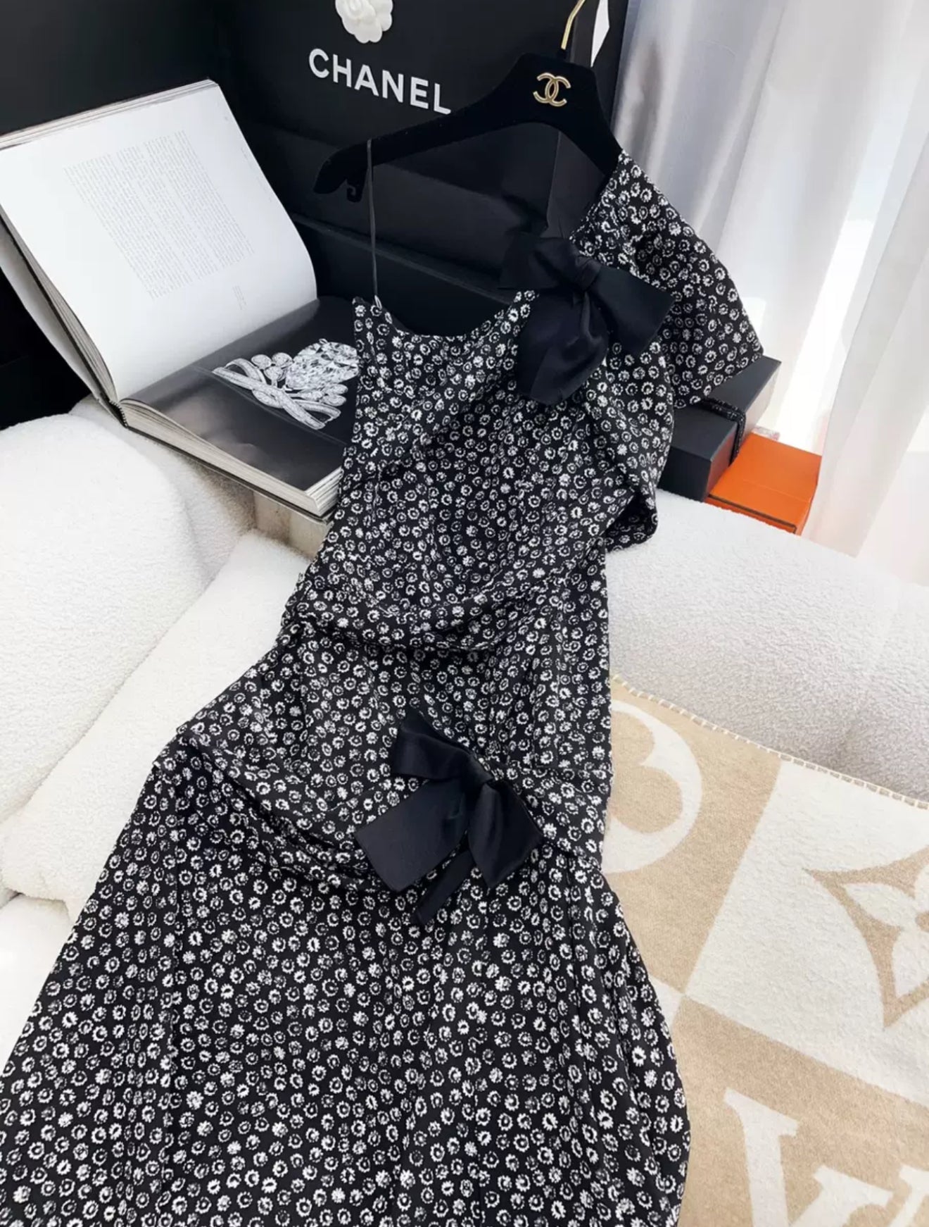Chanel 21S Black & White Dress – Wararni.com