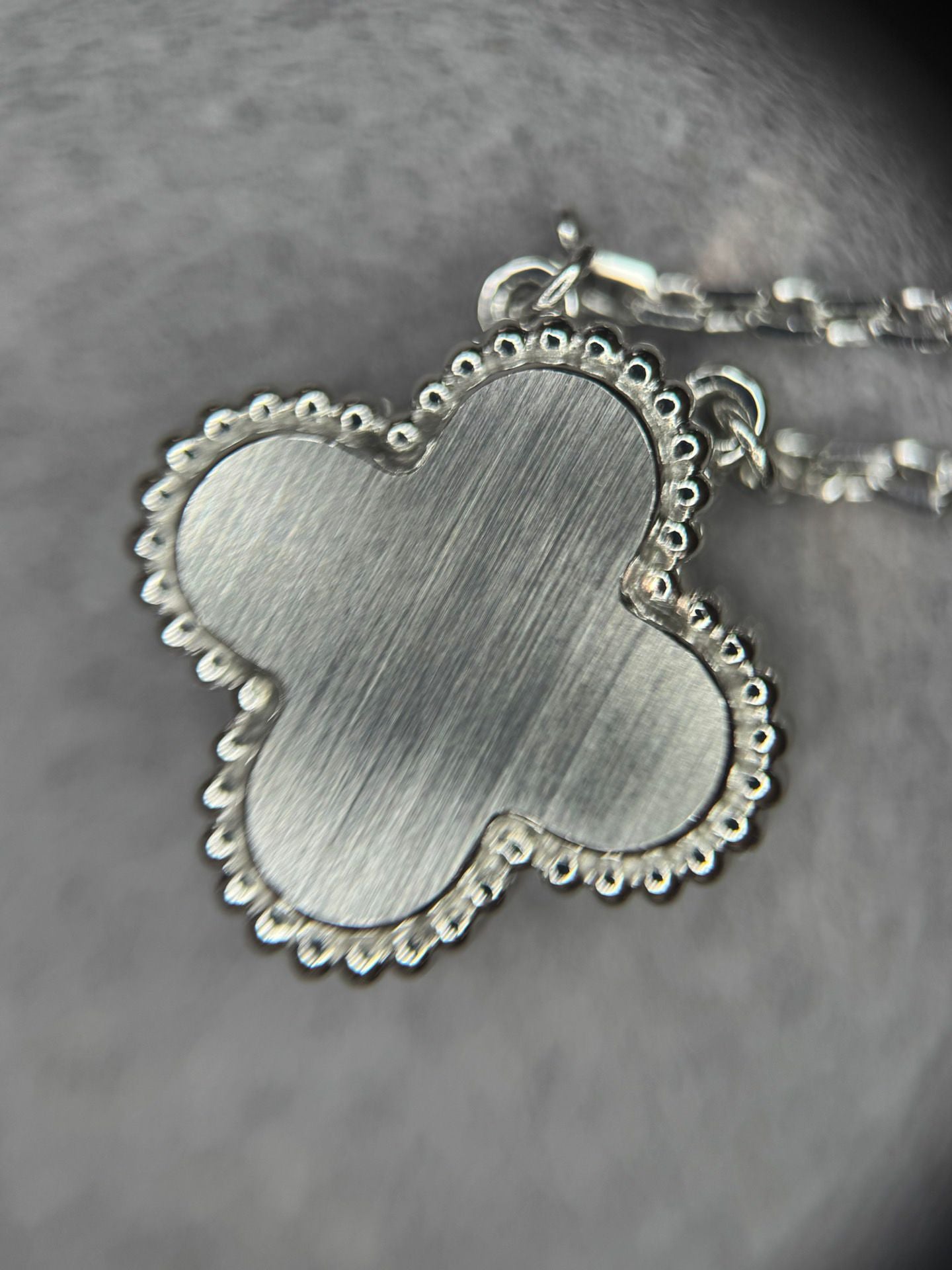 Van Cleef
Arpels Holiday Pendant 2024