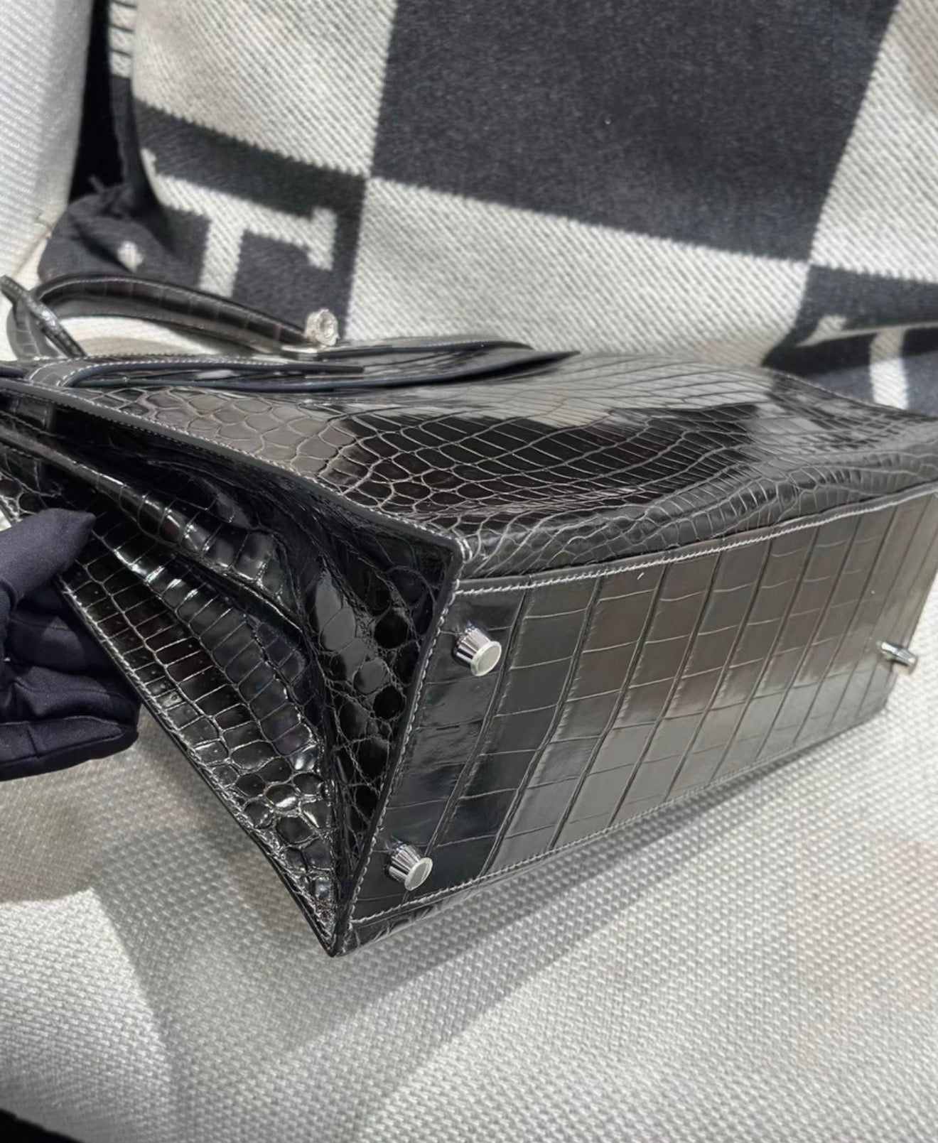 Hermès Kelly Sellier 32 Graphite Grey Shiny Crocodile leather Palladium Hardware with white stitches