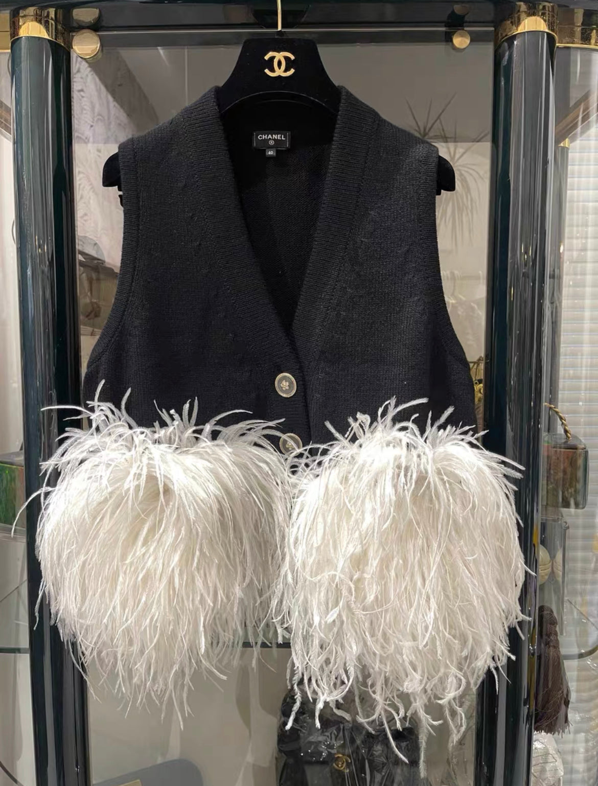 Chanel 23AW Black Cashmere & White Ostrich Feathers Vest – Wararni.com
