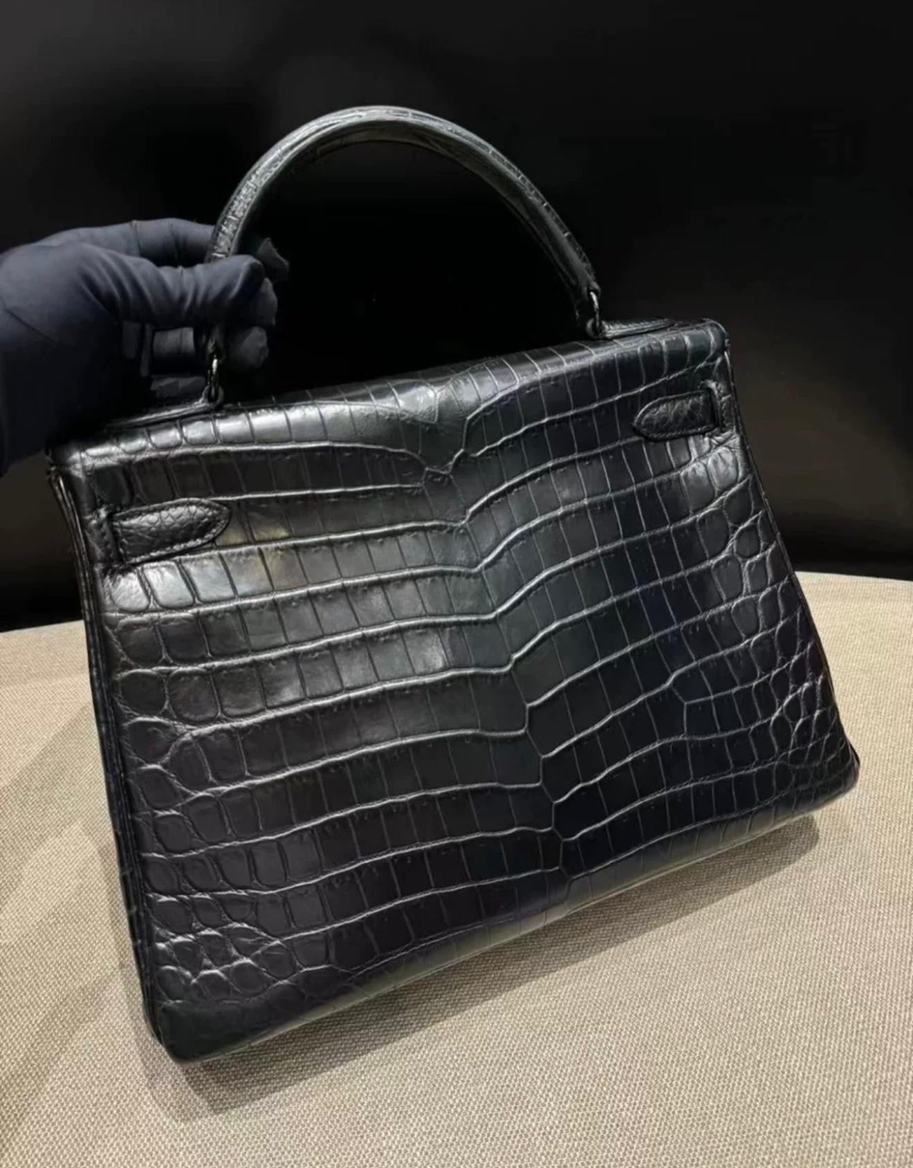 HERMÈS KELLY 32 SO BLACK MATTE CROCODILE BLACK HARDWARE - RARE