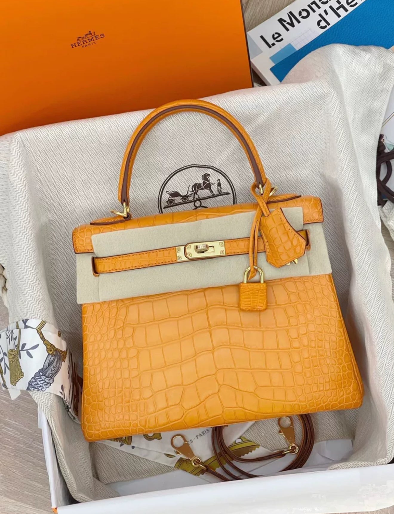 Hermès Kelly 25 Orange Matte Crocodile Gold Hardware – Wararni.com