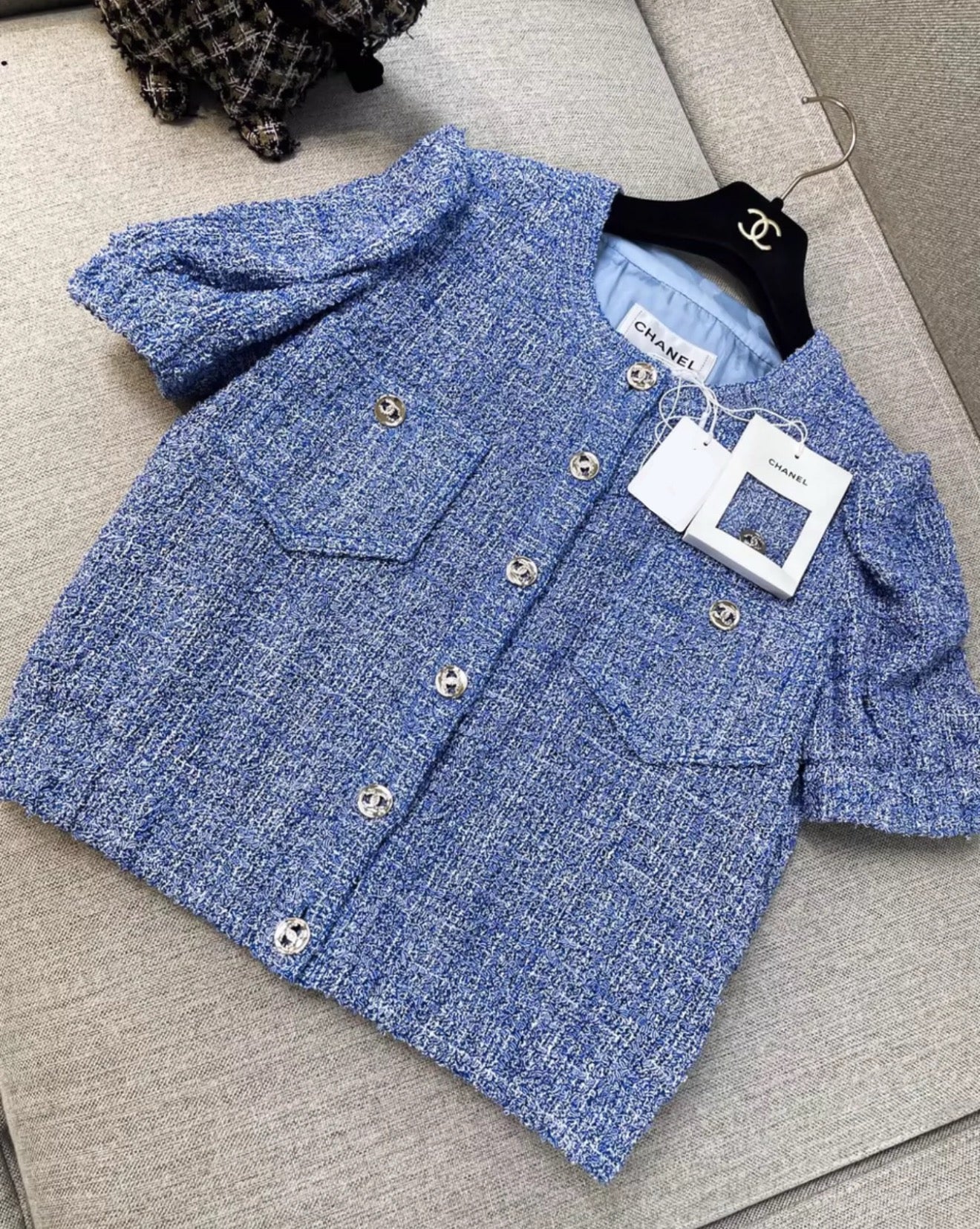 CHANEL - 　シャネル CHANEL ニッカカーディガンベスト P77446 ブルー カシミヤ レディース ベスト Chanel 24P Blue tweed cardigan – Wararni.com