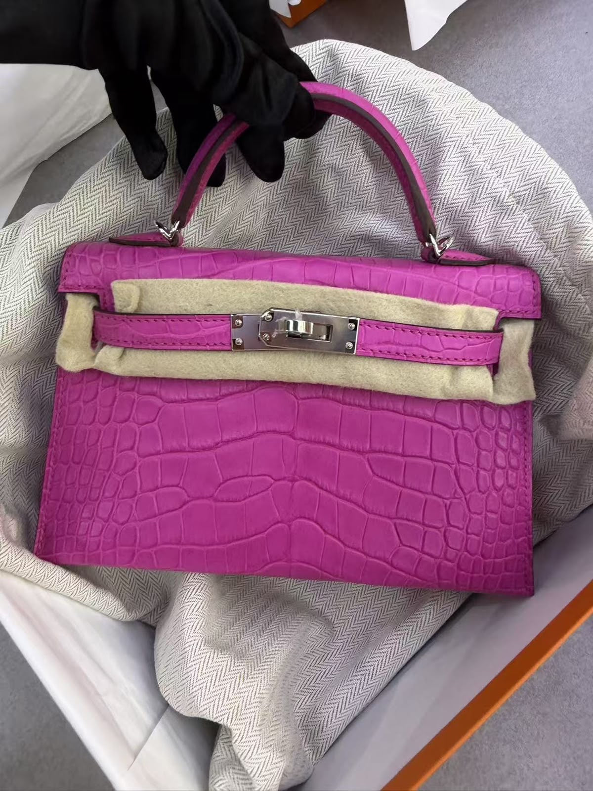Hermes Mini Kelly 20 Rose Shocking Matte Alligator leather palladium hardware
