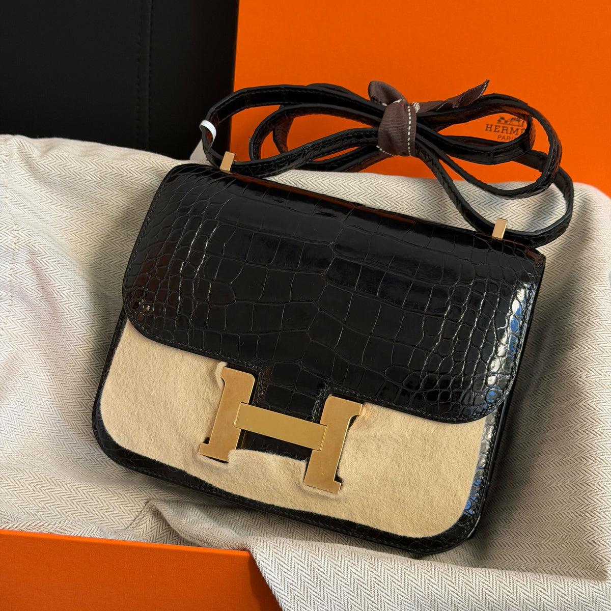 Hermès Constance 19 Noir / Black Shiny Crocodile with Gold Hardware