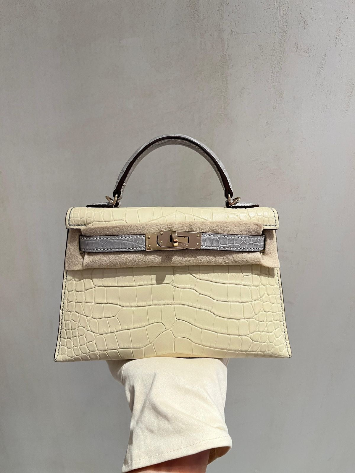 Hermès mini Kelly 20 HSS Vanila/ Gris Perle Matte Alligator Permabrass hardware