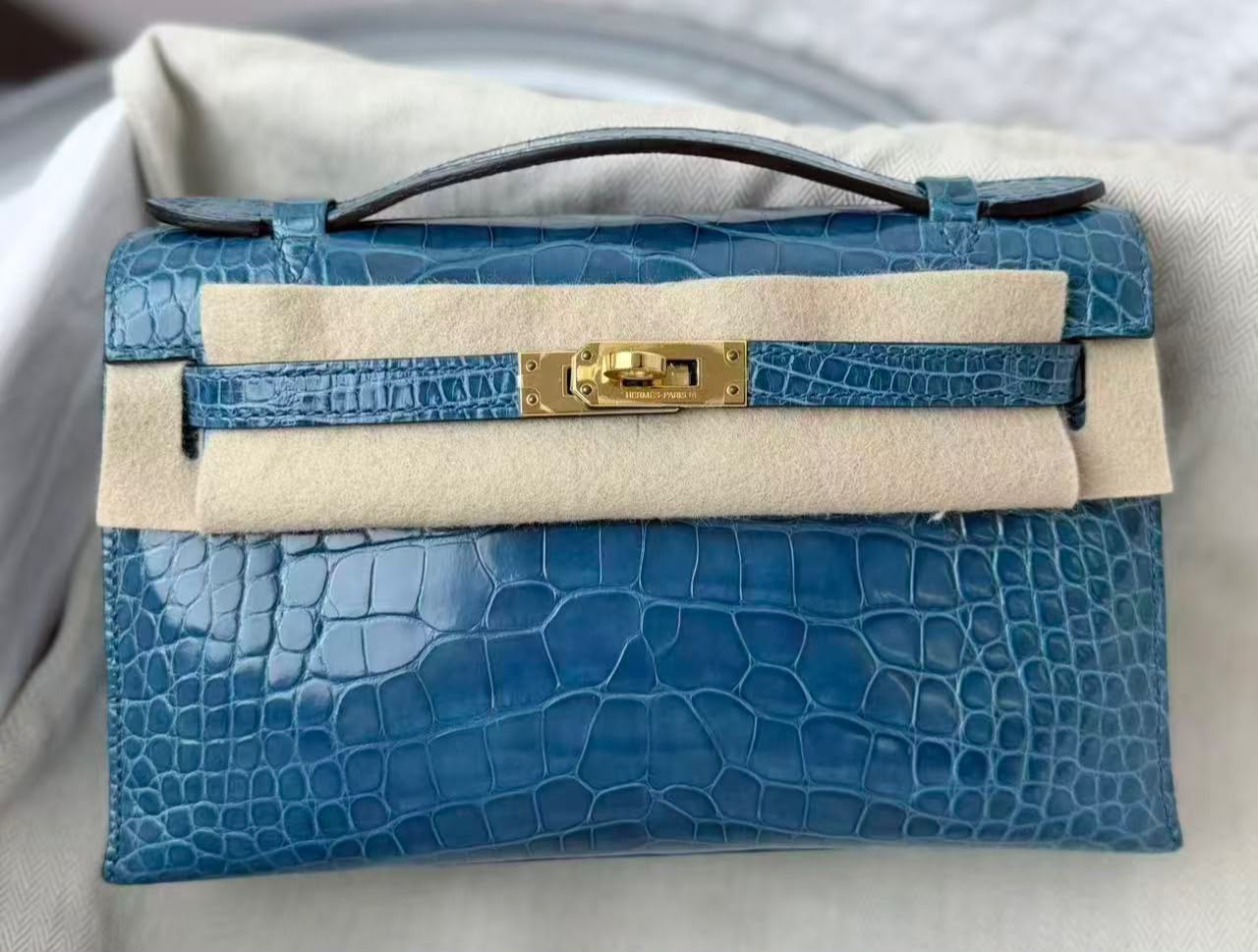 Hermes Kelly Pochette Bleu Izmir Shiny Alligator Gold hardware