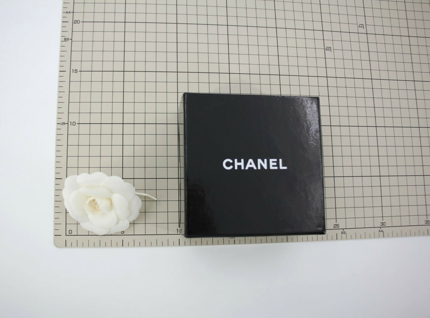 Chanel Vintage 81-85 Silk Small Size White Camellia Brooch