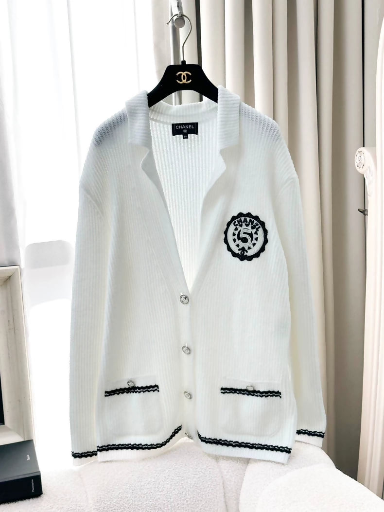 CHANEL ホワイト Vネックカーディガン Chanel 23c White Terry knit cardigan number 5 – Wararni.com