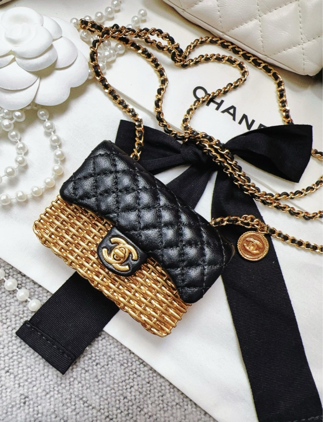 Chanel 23C Gold Metal Woven Chain Bag – Wararni.com