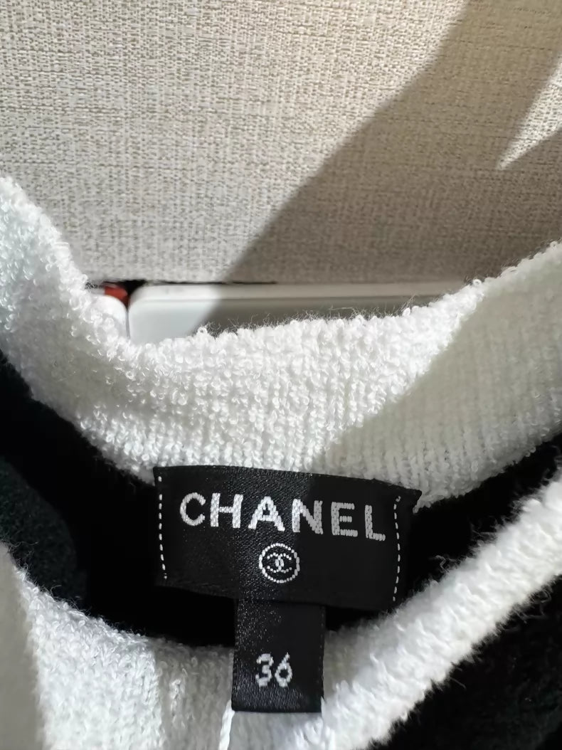Chanel 23P black and white knit top