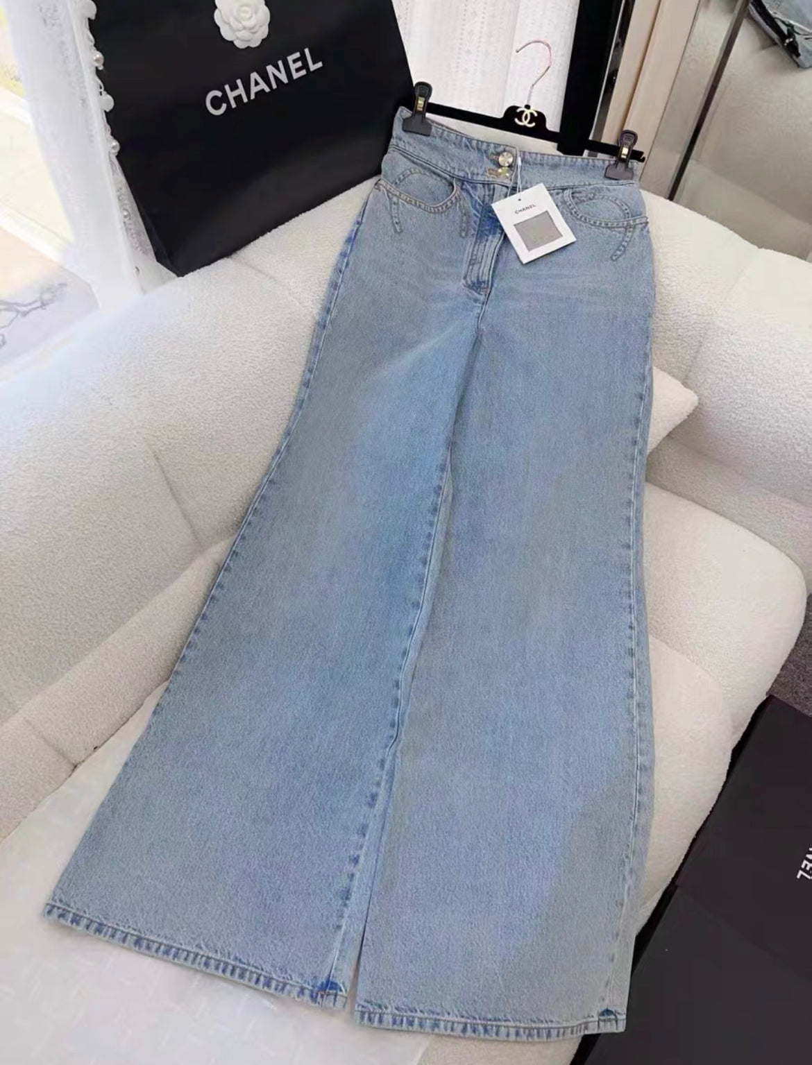 シャネル　2020　wide leg jeans　ワイドレッグジーンズ Chanel 20P blue denim wide-leg pants size 38 – Wararni.com