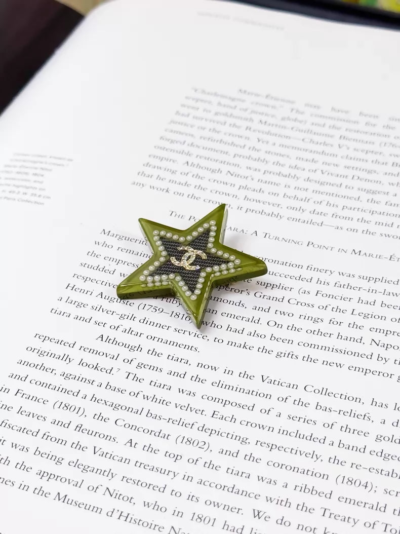Chanel 17C Green Star and Pearl Inlaid Acrylic Brooch