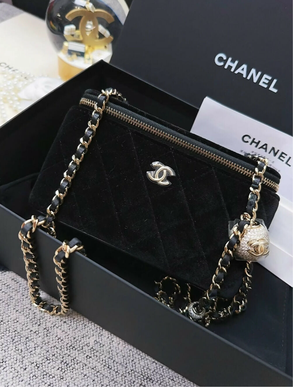 CHANEL HERMES VUITTON Cartier 空箱 紙袋34点 Chanel 25A Black Velvet Vanity case bag – Wararni.com