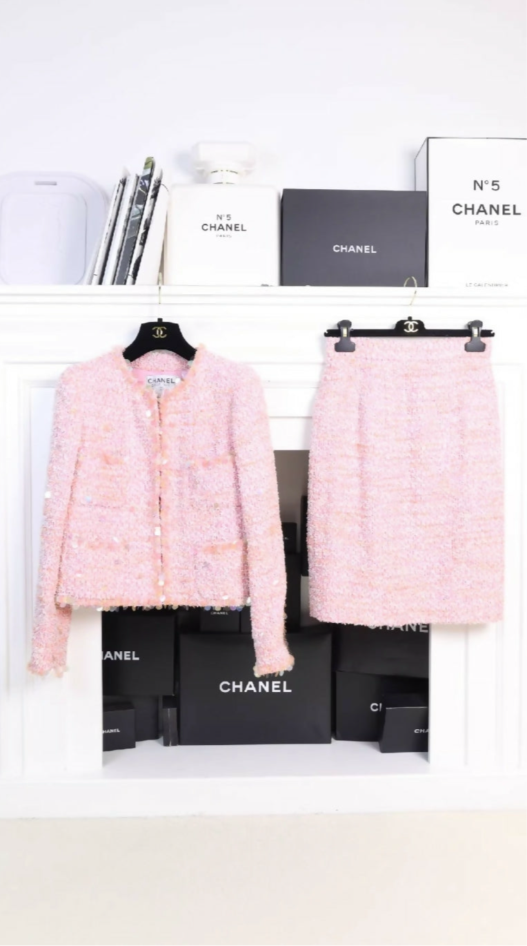 Chanel 1995 Barbie Collection pink Jacket and Skirt Set – Wararni.com