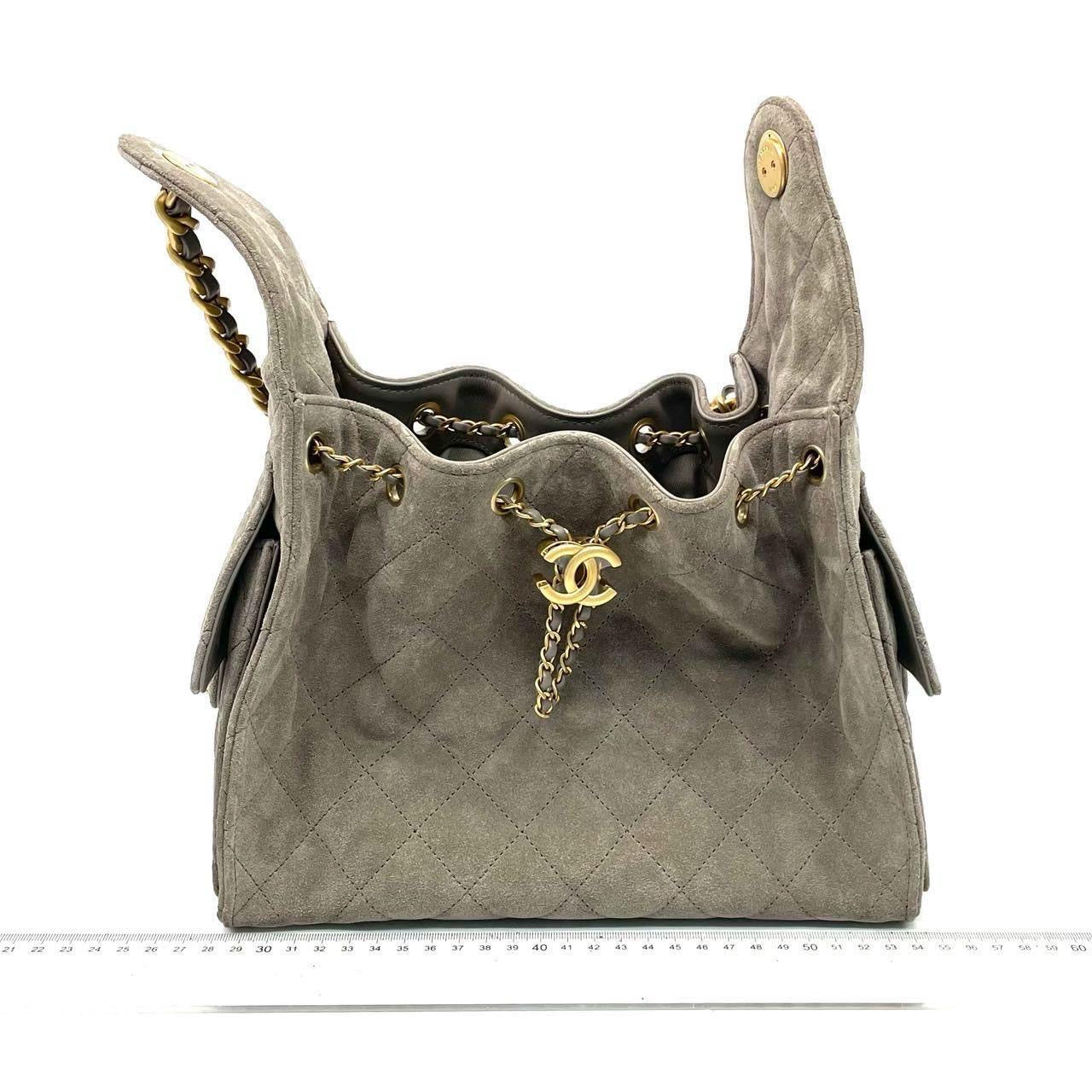 CHANEL 25 ホーボーバッグ Auth BNIB Chanel 25 Hobo Bag Small Suede Black Aged Gold hardware