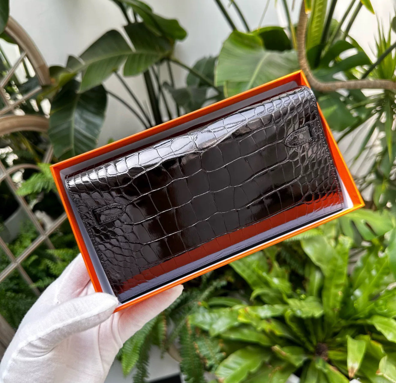 Hermès Kelly To Go Black Shiny alligator Leather Gold Hardware