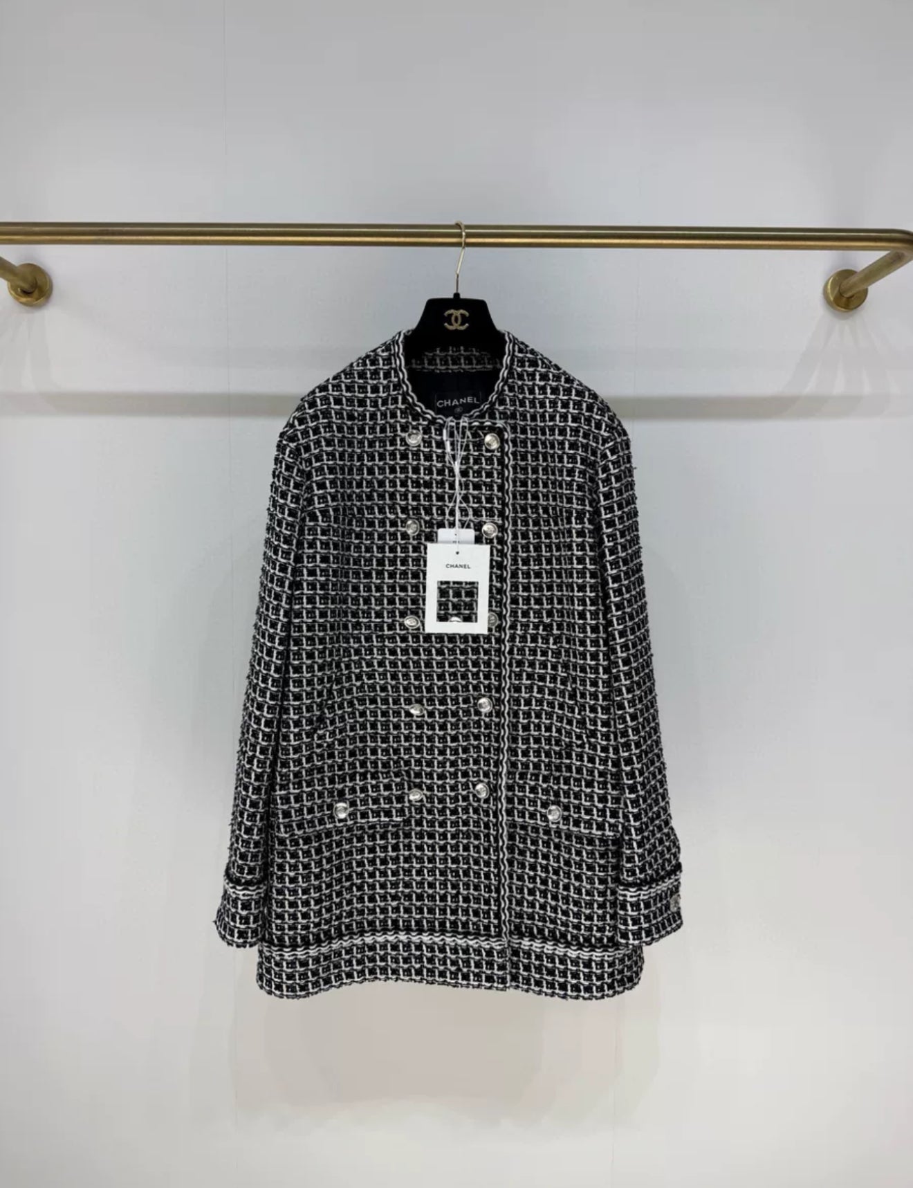 Chanel 25C black & white tweed round coat – Wararni.com