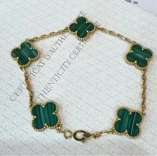 Van Cleef
Arpels Vintage Alhambra Bracelet – 18K Gold with Malachite