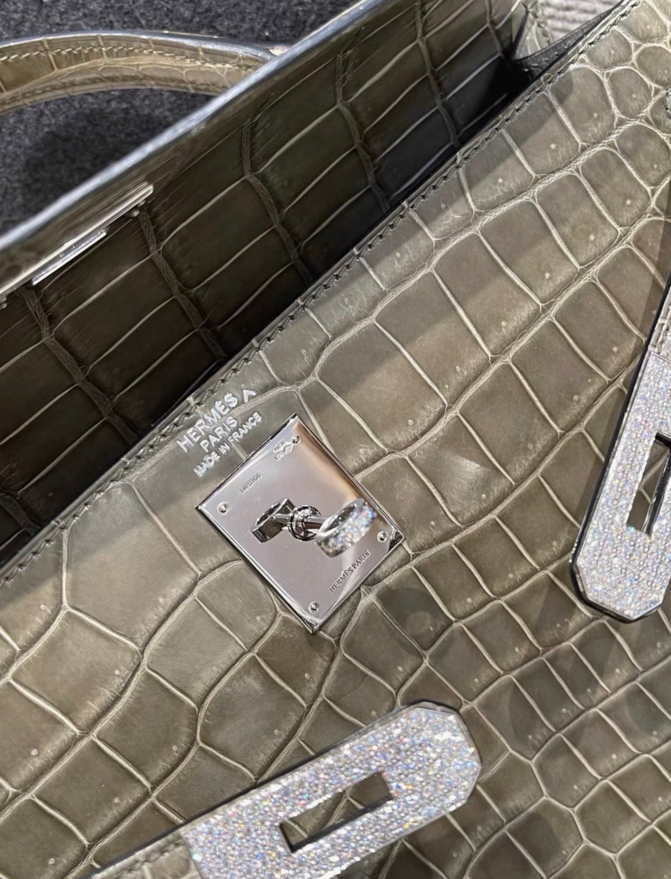 Hermes Kelly 32 Gris Shiny Crocodile leather white gold & diamond hardware