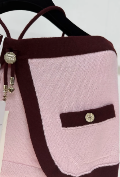 Chanel 25A pink cashmere top