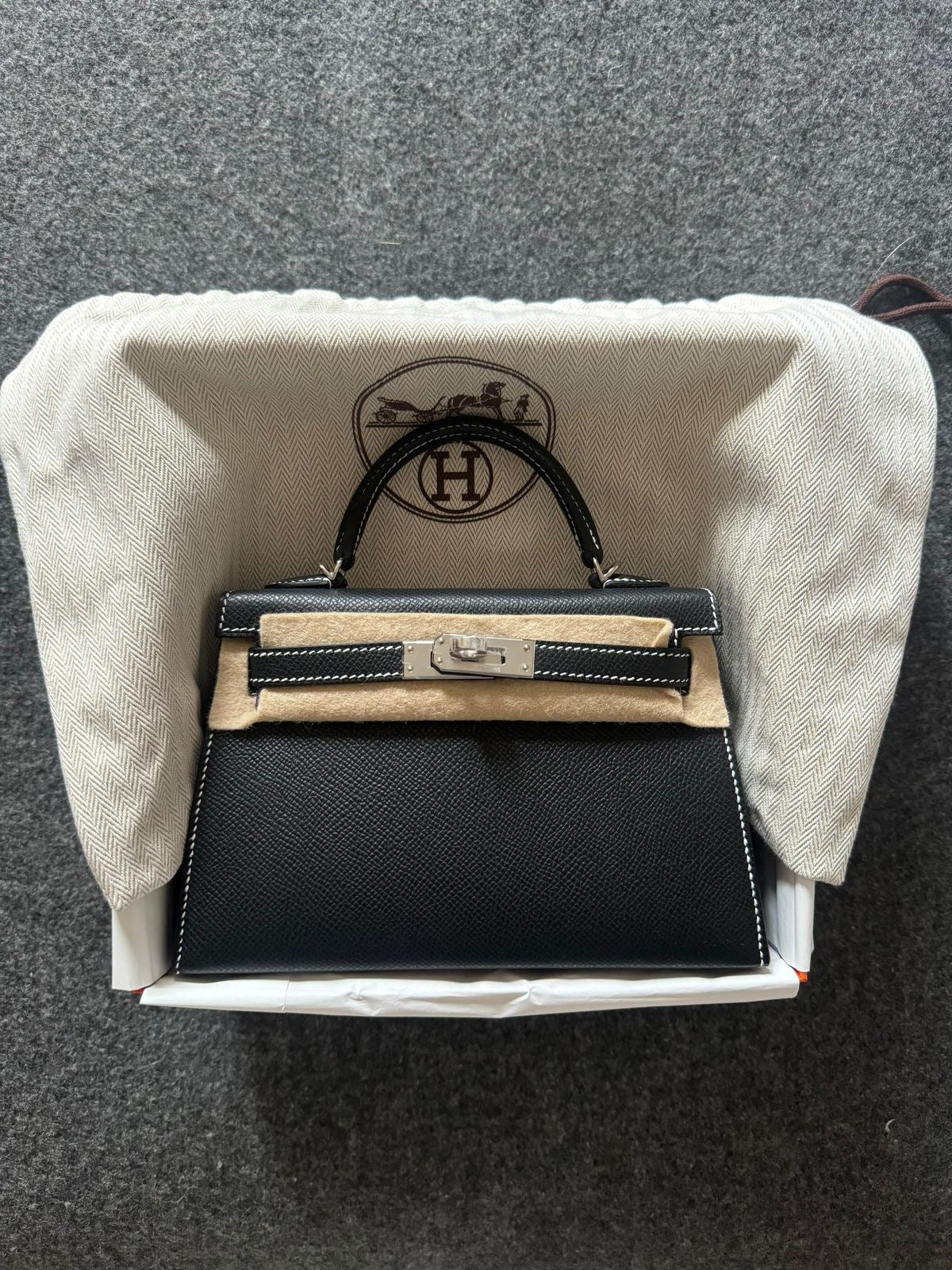 Hermes Mini Kelly 20 Verso Black inside Gris Perle contrast stitching Epsom Palladium hardware