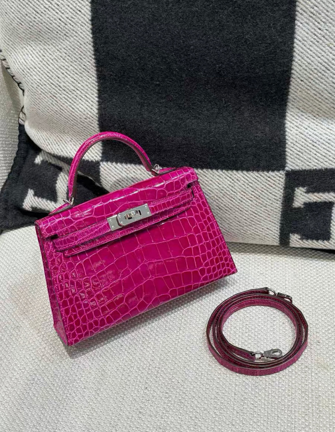 Hermes Mini Kelly 20 Rose Scheherazade Alligator Palladium