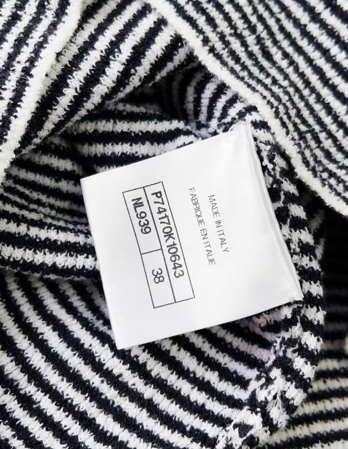 CHANEL 23C RUNWAY CC LOGO STRIPED TOP 38