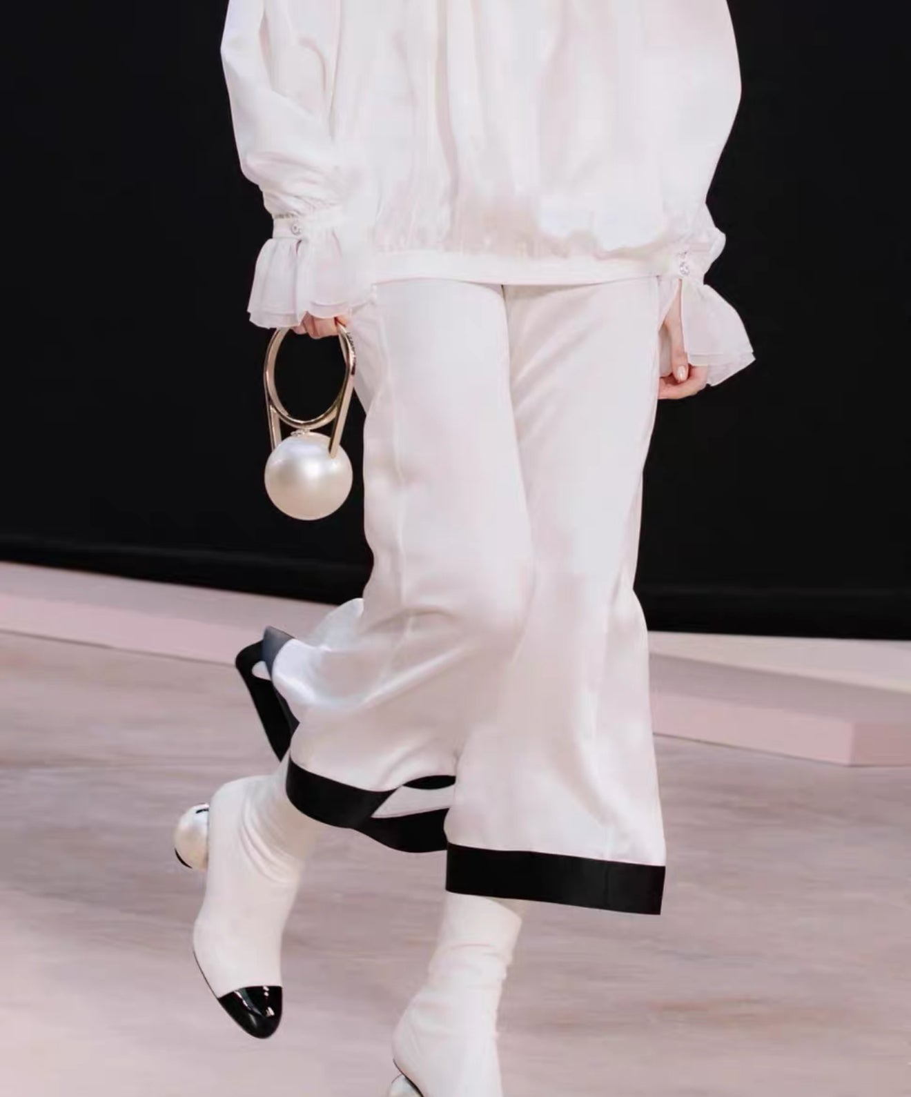 Chanel Fall-Winter 2025/26 PEARL RING MINAUDIÈRE