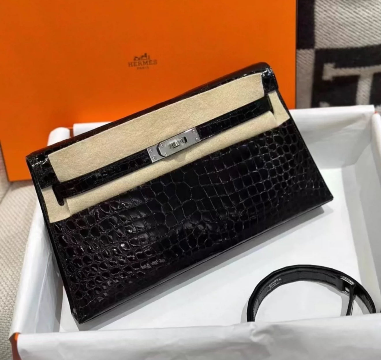 HERMÈS Kelly Elan Noir Shiny Porosus Crocodile leather palladium