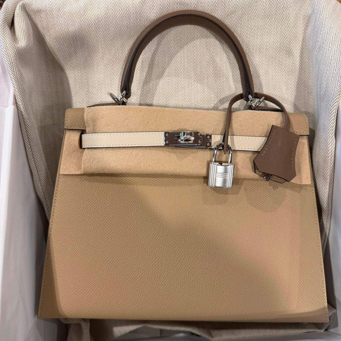 Hermes Kelly 25 Tricolor Trench/Craie/Etoupe Epsom Sellier Palladium hardware