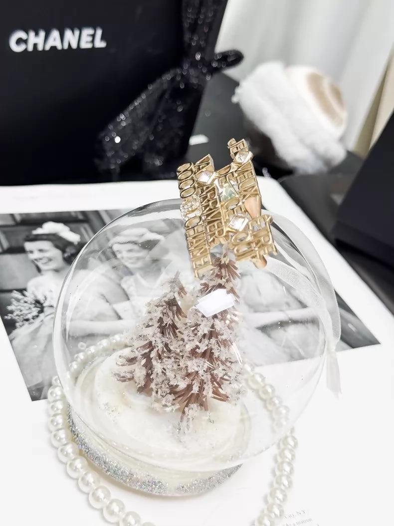 Chanel 22B gold openwork logo brooch