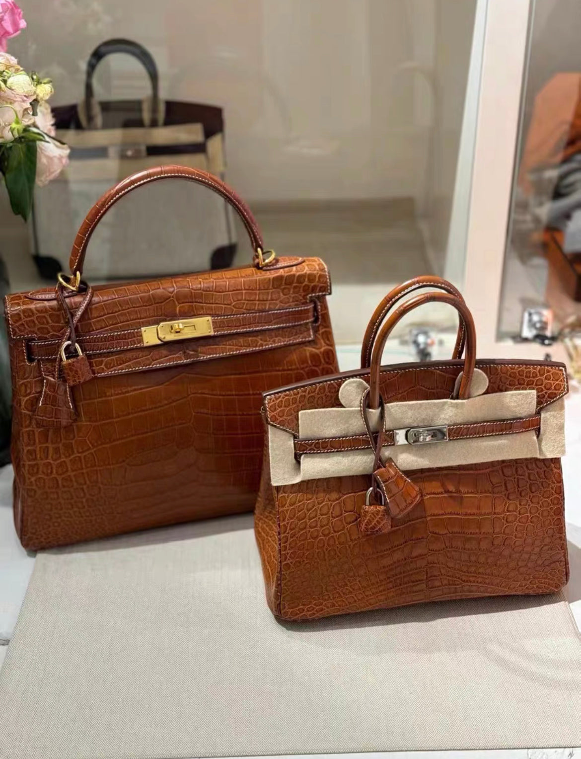 Rare Hermès Kelly 32 Gold Barenia Porosus Crocodile With Gold Hardware